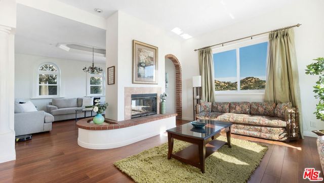 7449 Studio Road, Canoga Park, CA 91304