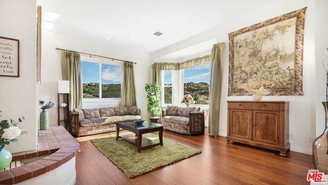 7449 Studio Road, Canoga Park, CA 91304