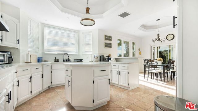 7449 Studio Road, Canoga Park, CA 91304