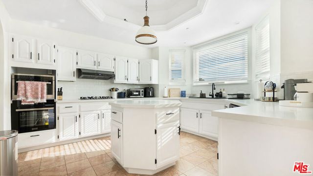 7449 Studio Road, Canoga Park, CA 91304