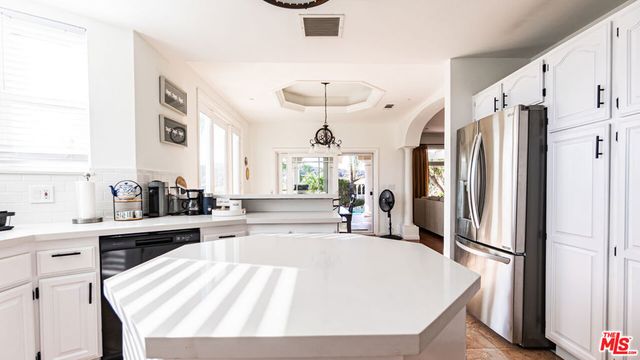 7449 Studio Road, Canoga Park, CA 91304