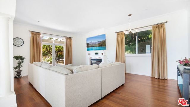 7449 Studio Road, Canoga Park, CA 91304