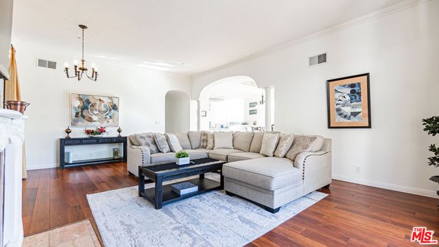 7449 Studio Road, Canoga Park, CA 91304