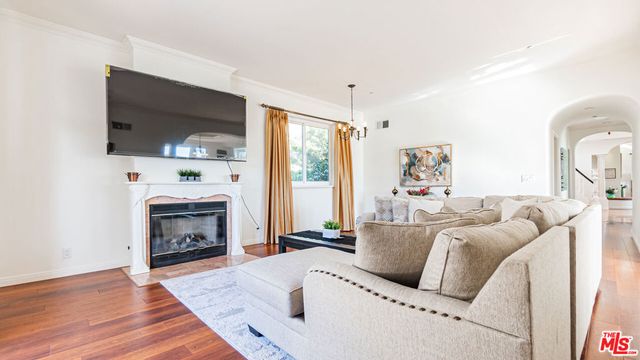 7449 Studio Road, Canoga Park, CA 91304