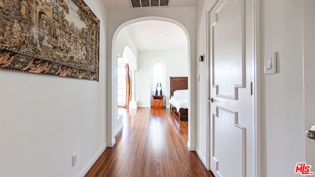 7449 Studio Road, Canoga Park, CA 91304