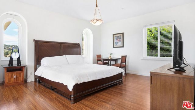 7449 Studio Road, Canoga Park, CA 91304