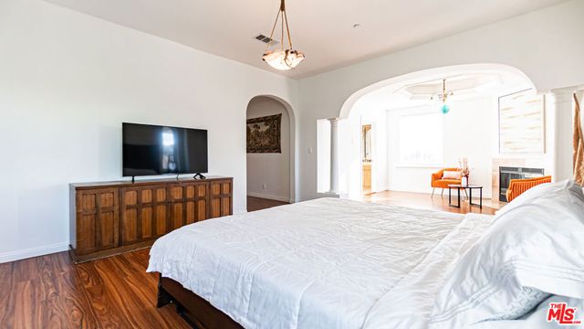 7449 Studio Road, Canoga Park, CA 91304