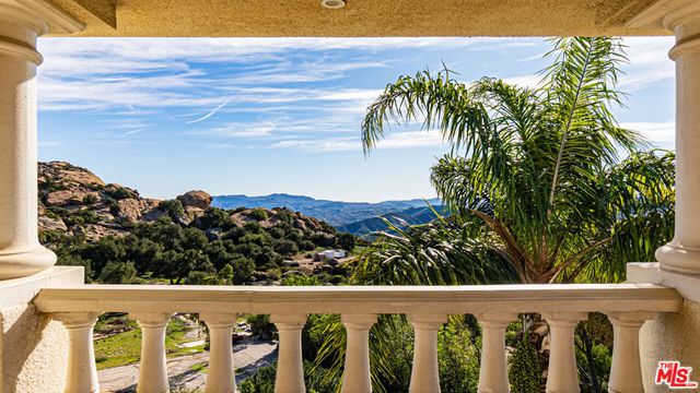 7449 Studio Road, Canoga Park, CA 91304