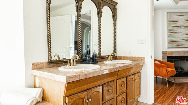 7449 Studio Road, Canoga Park, CA 91304