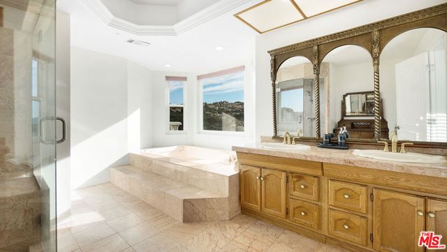 7449 Studio Road, Canoga Park, CA 91304