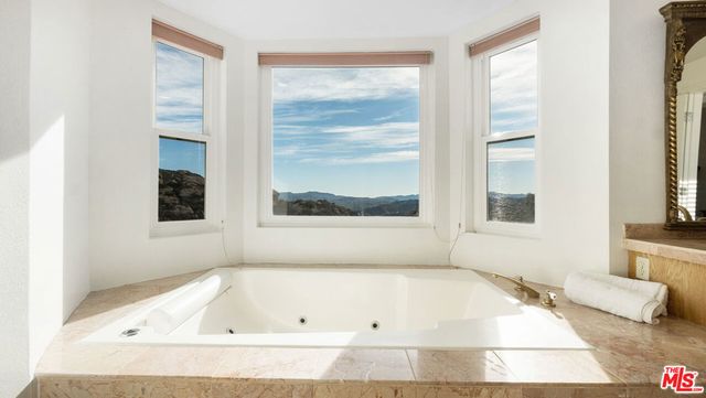 7449 Studio Road, Canoga Park, CA 91304