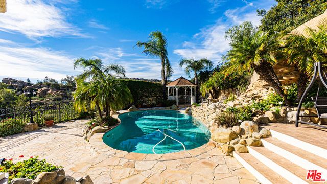 7449 Studio Road, Canoga Park, CA 91304