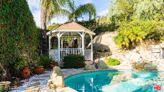 7449 Studio Road, Canoga Park, CA 91304