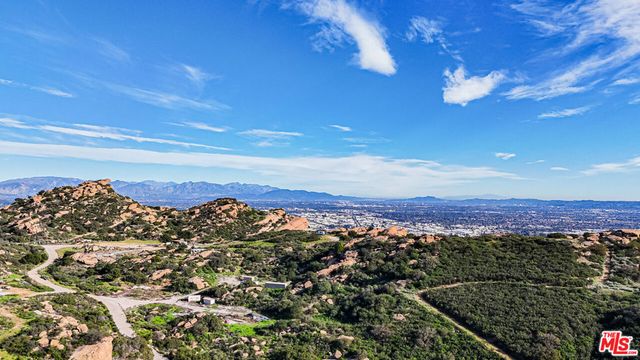 7449 Studio Road, Canoga Park, CA 91304