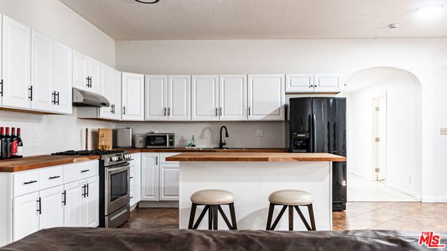 7449 Studio Road, Canoga Park, CA 91304