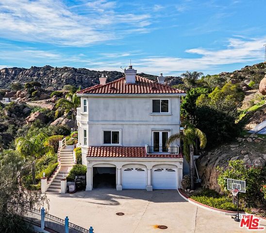 7449 Studio Road, Canoga Park, CA 91304