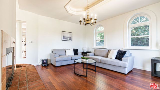 7449 Studio Road, Canoga Park, CA 91304