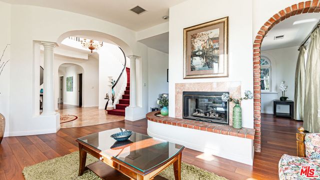 7449 Studio Road, Canoga Park, CA 91304