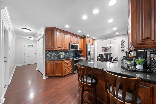 2094 CAMELOT BOULEVARD, St Cloud, FL 34772