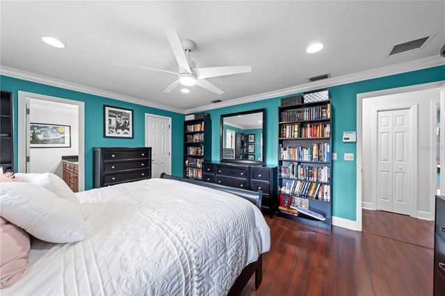 2094 CAMELOT BOULEVARD, St Cloud, FL 34772