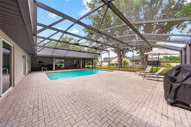 2094 CAMELOT BOULEVARD, St Cloud, FL 34772