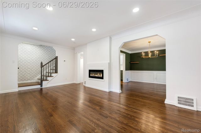 1741 Brys Drive, Grosse Pointe Woods, MI 48236