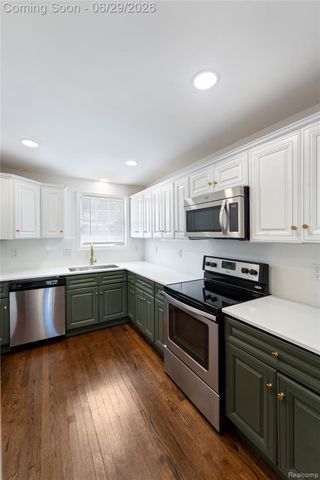 1741 Brys Drive, Grosse Pointe Woods, MI 48236