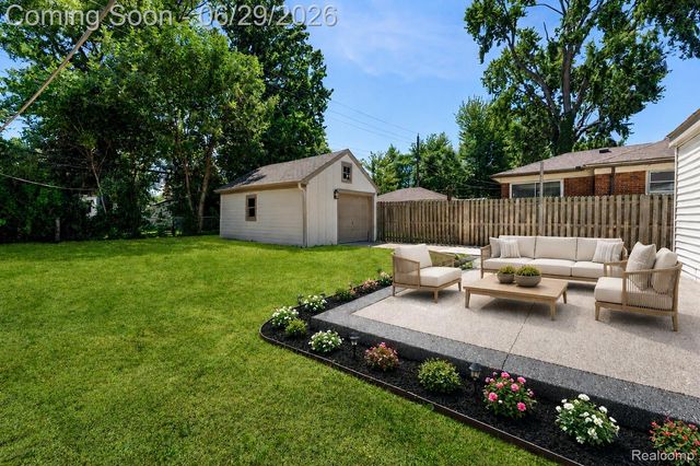 1741 Brys Drive, Grosse Pointe Woods, MI 48236