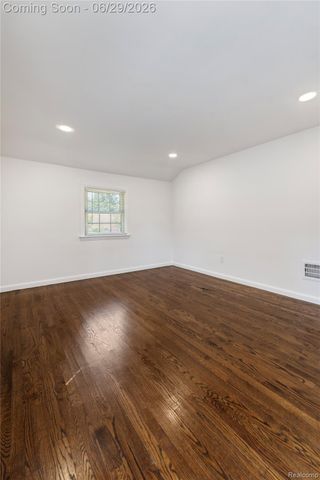 1741 Brys Drive, Grosse Pointe Woods, MI 48236