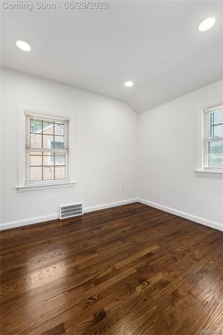 1741 Brys Drive, Grosse Pointe Woods, MI 48236