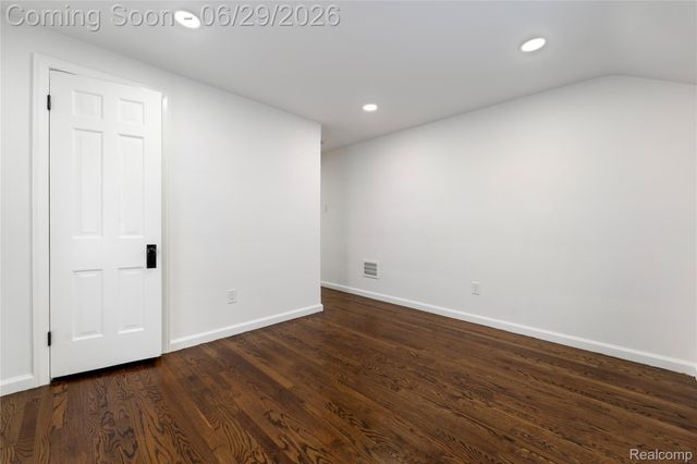 1741 Brys Drive, Grosse Pointe Woods, MI 48236