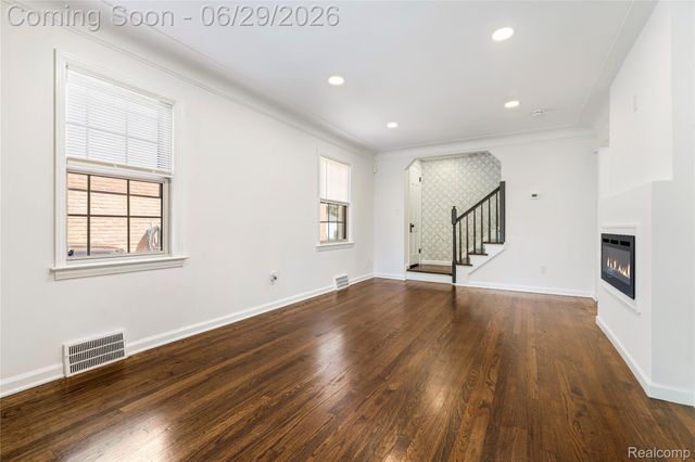 1741 Brys Drive, Grosse Pointe Woods, MI 48236