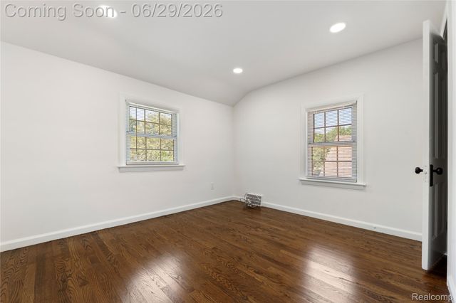 1741 Brys Drive, Grosse Pointe Woods, MI 48236