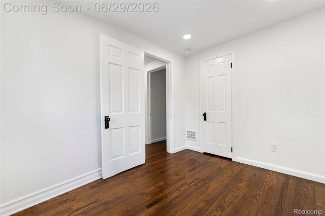 1741 Brys Drive, Grosse Pointe Woods, MI 48236