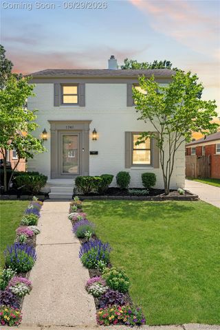1741 Brys Drive, Grosse Pointe Woods, MI 48236
