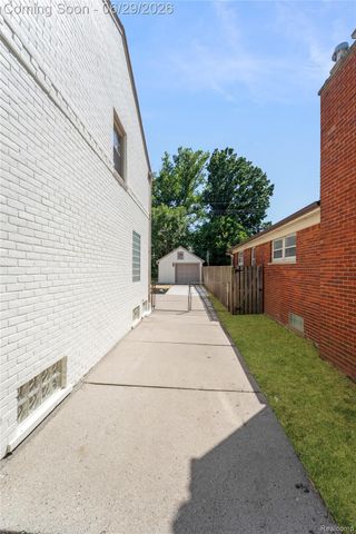 1741 Brys Drive, Grosse Pointe Woods, MI 48236