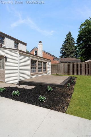 1741 Brys Drive, Grosse Pointe Woods, MI 48236