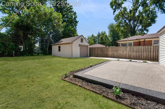 1741 Brys Drive, Grosse Pointe Woods, MI 48236