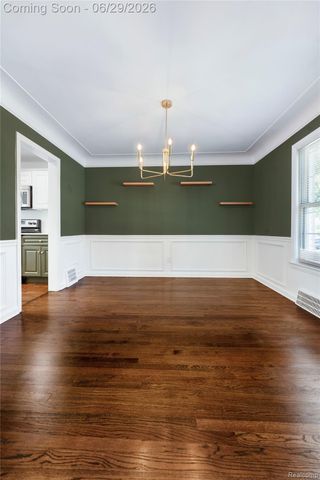 1741 Brys Drive, Grosse Pointe Woods, MI 48236