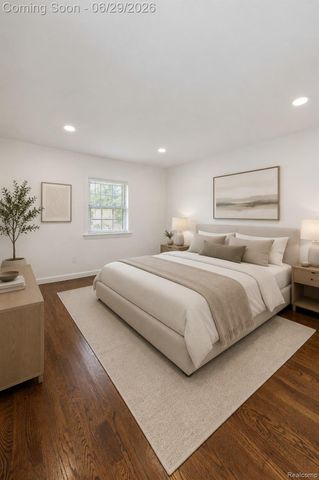 1741 Brys Drive, Grosse Pointe Woods, MI 48236