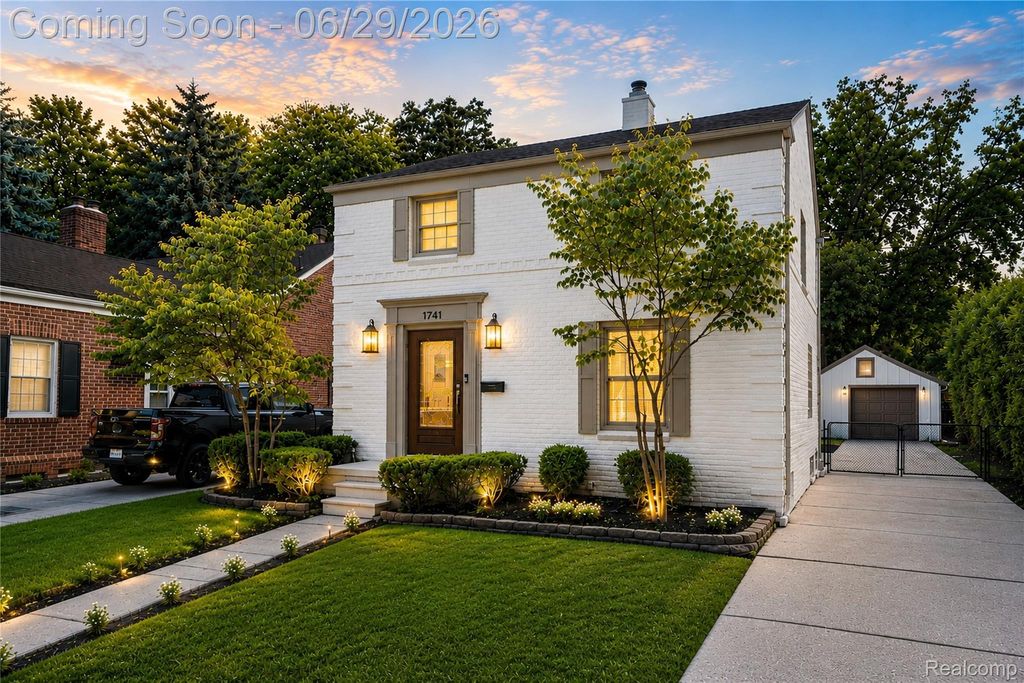1741 Brys Drive, Grosse Pointe Woods, MI 48236