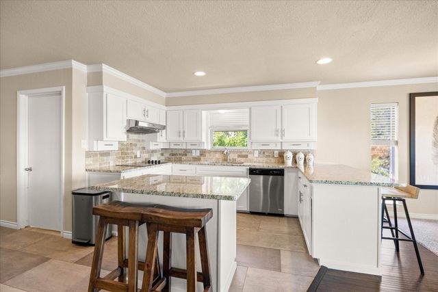 417 Peninsula Court, Granbury, TX 76048