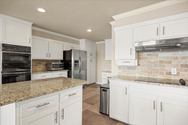 417 Peninsula Court, Granbury, TX 76048