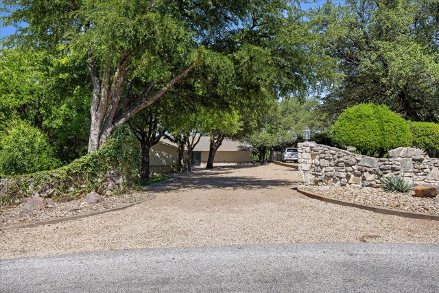 417 Peninsula Court, Granbury, TX 76048