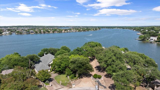 417 Peninsula Court, Granbury, TX 76048