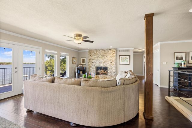 417 Peninsula Court, Granbury, TX 76048