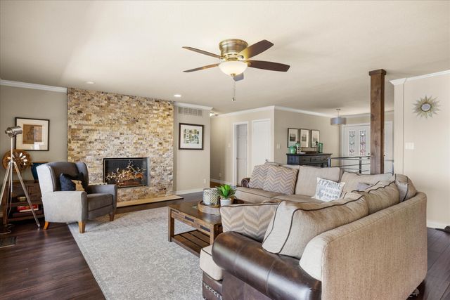 417 Peninsula Court, Granbury, TX 76048