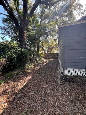 8106 N BROOKS STREET, Tampa, FL 33604