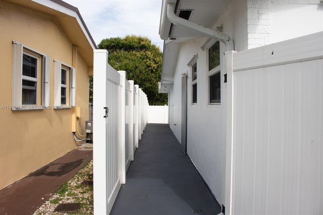 8781 Johnson St, Pembroke Pines, FL 33024