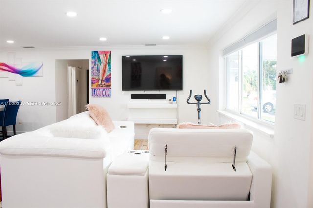 8781 Johnson St, Pembroke Pines, FL 33024